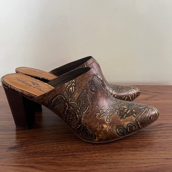 Patricia Nash Sz 10 Brown Gold Slip On 3in Heels Ruffina Mule Tooled Leather - Picture 2 of 13